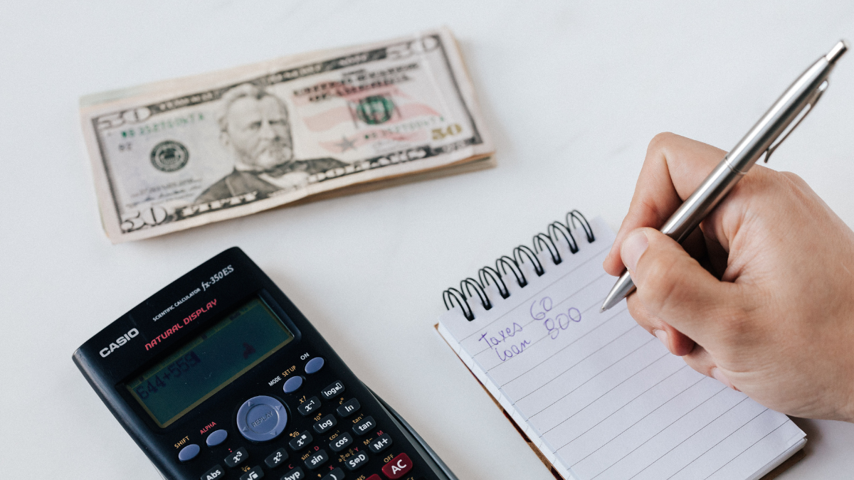 Referencial. El Gobierno impulsa créditos productivos para apoyar a emprendedores y pequeños negocios.