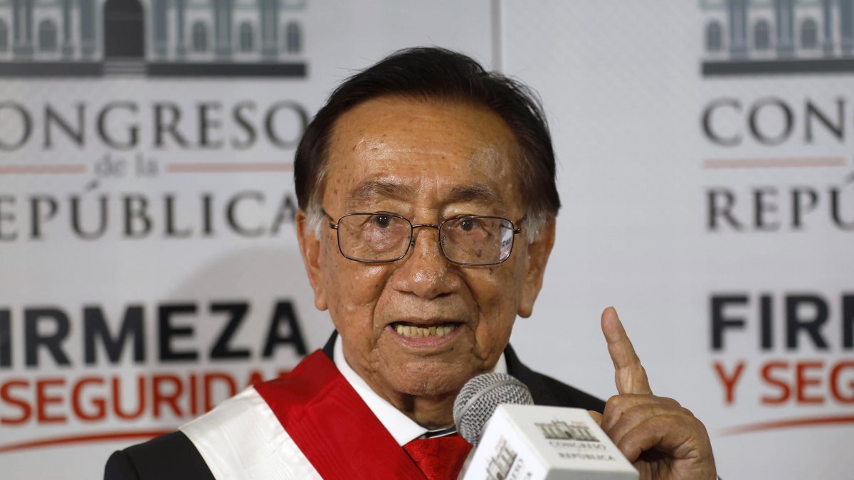 El nuevo mandatario interino de Perú, José María Balcázar.