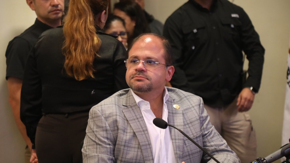 El ministro del Interior, John Reimberg, lidera la intervención a Segura EP, de Guayaquil.