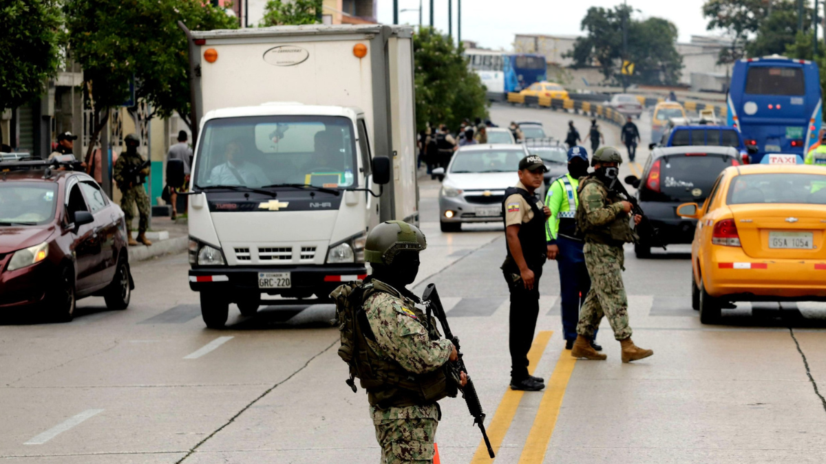 Fotografía referencial de operativos de seguridad en toque de queda.