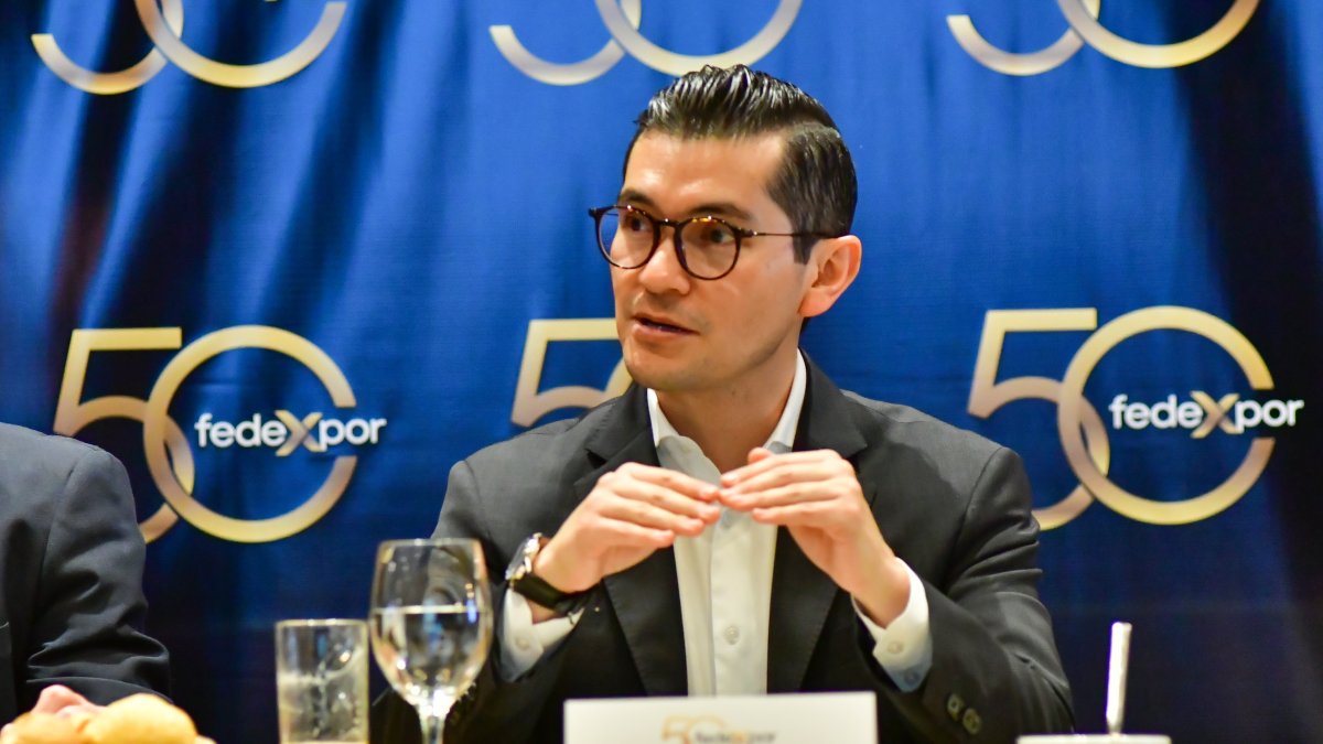 Xavier Rosero, presidente de la Federación Ecuatoriana de Exportadores, en el conversatorio con los medios de comunicación en Guayaquil.