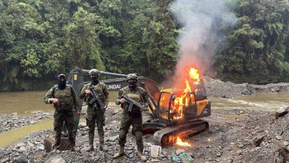 El Ejército realiza constantes operaciones en la zona contra la minería ilegal.