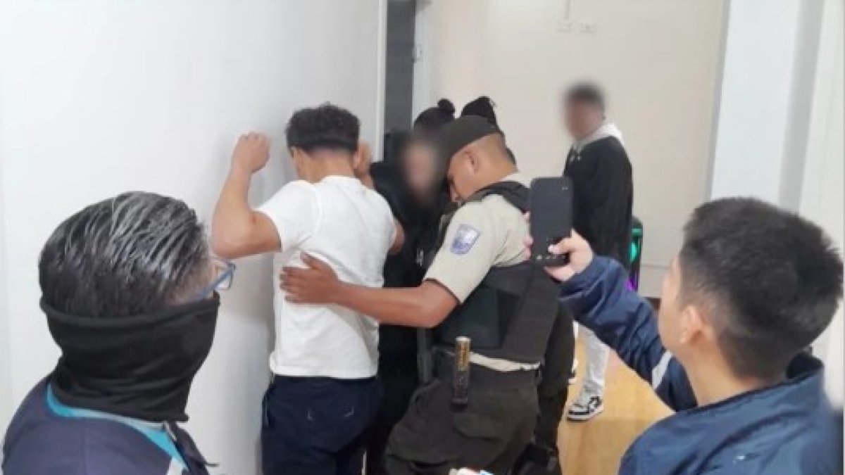 En febrero, en La Magdalena, en el sur de Quito, clausuraron otra concesionaria. 