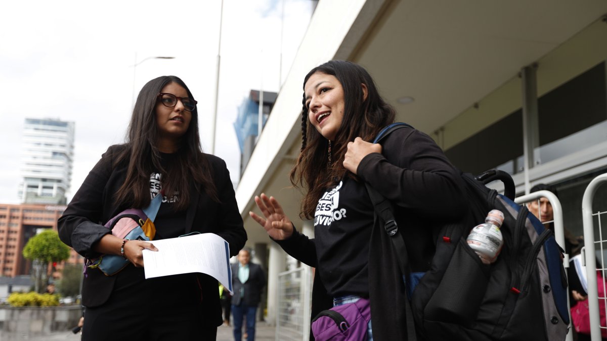 Amanda y Tamia Villavicencio, hijas de Fernando Villavicencio, esperan justicia por el crimen de Fernando Villavicencio.