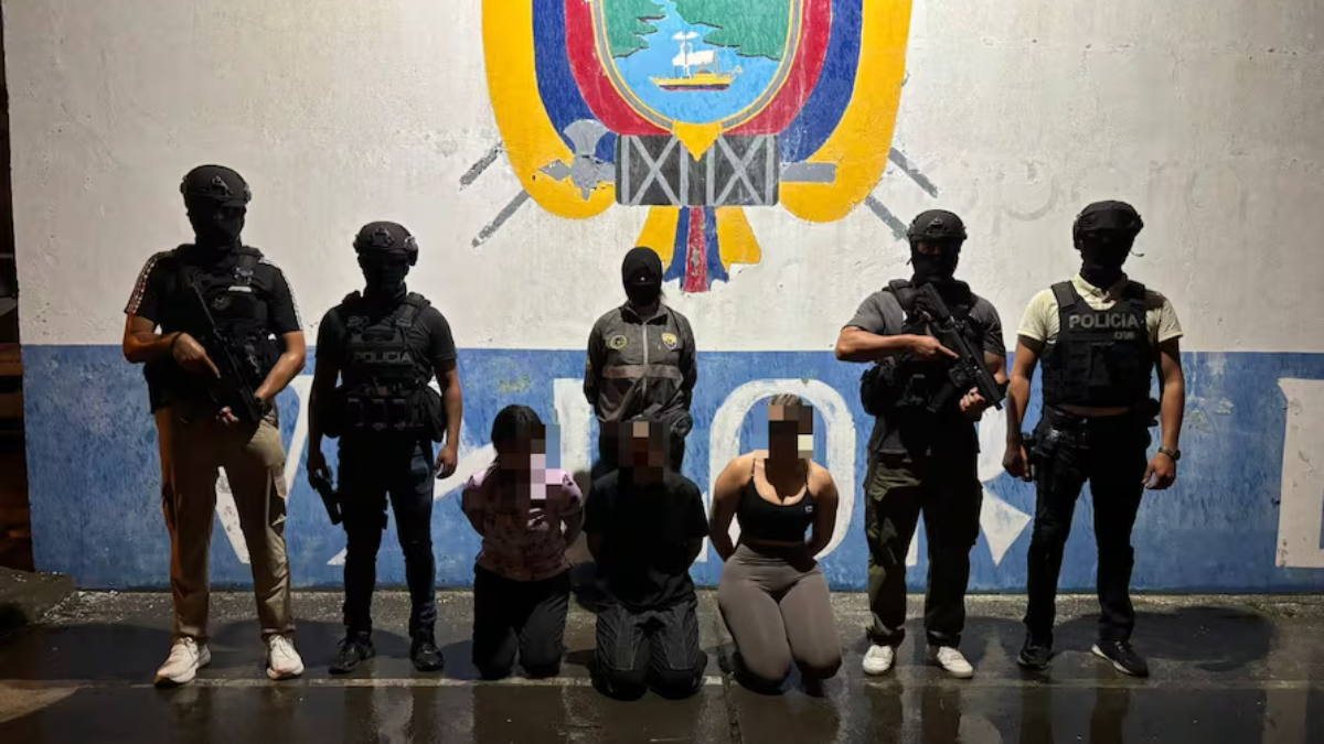 El operativo culminó con la detención de tres mujeres acusadas de extorsión.