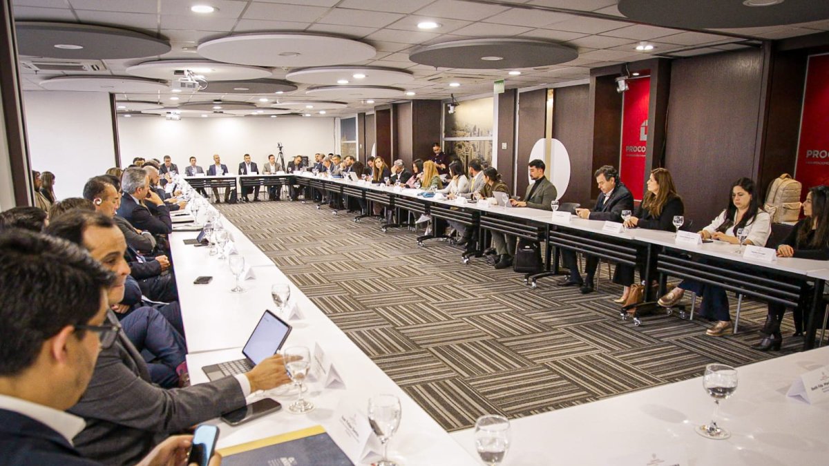 El Gobierno de Colombia se reunió con representantes de sus gremios productivos.