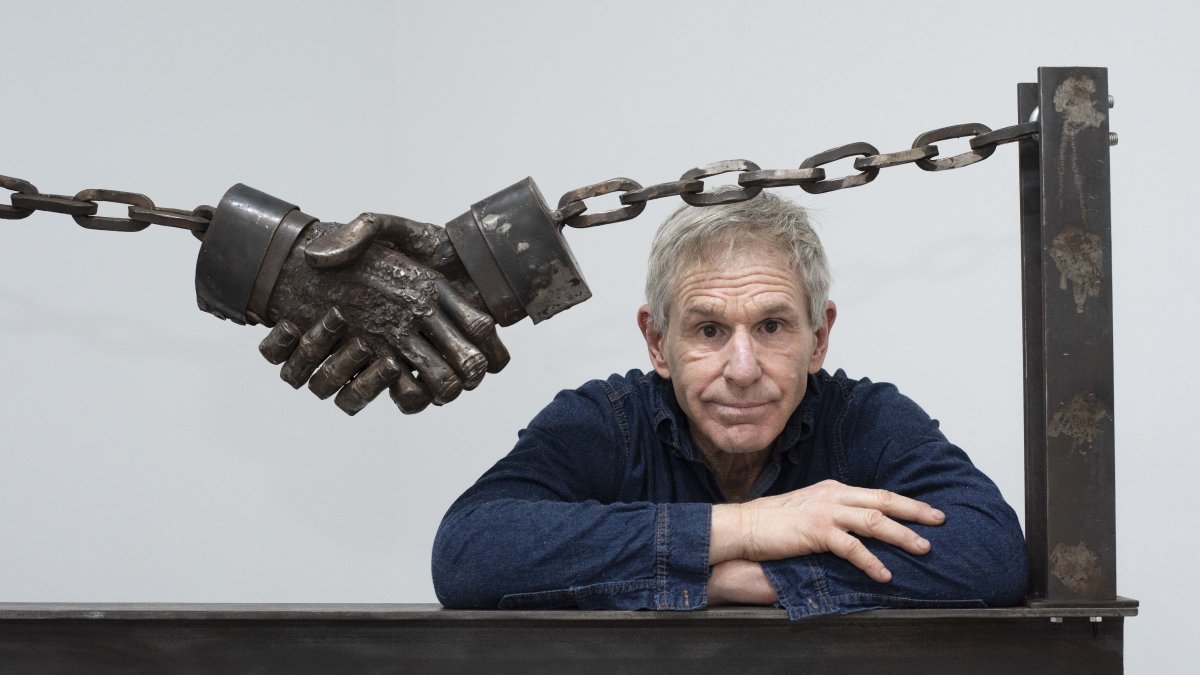 El artista ha elaborado monumentos como los de San Agustín y Sixto Durán-Ballén, ubicados en el Centro Histórico.