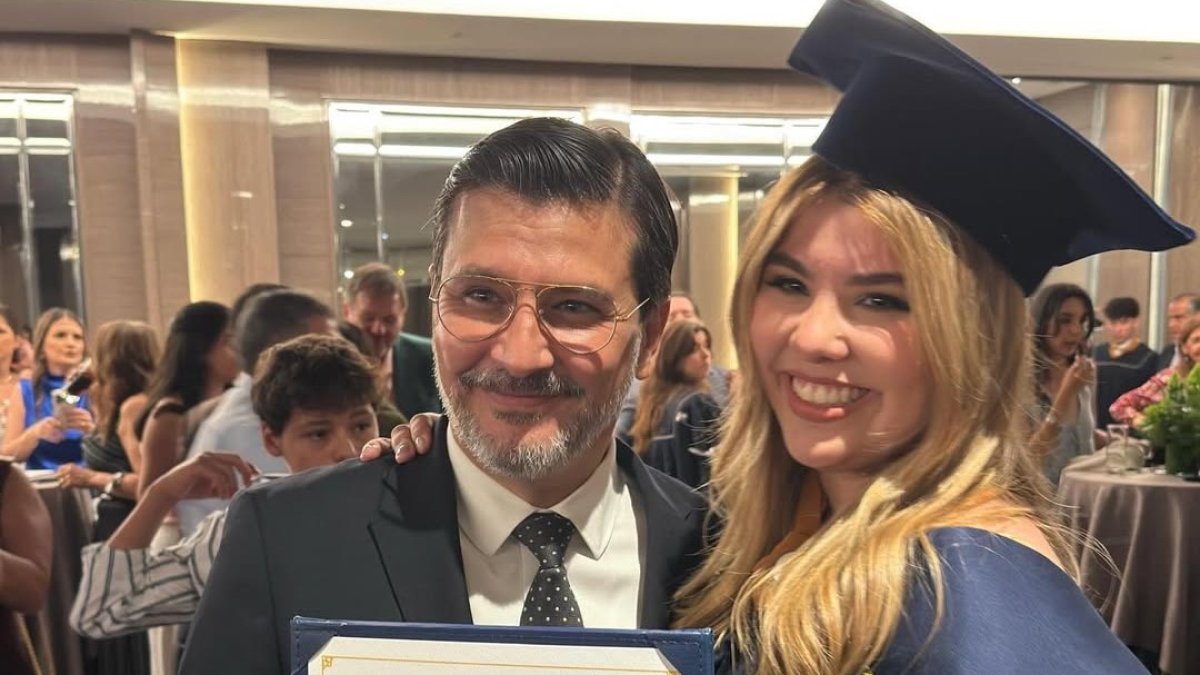Rafaella Pimentel con su padre, Xavier Pimentel.
