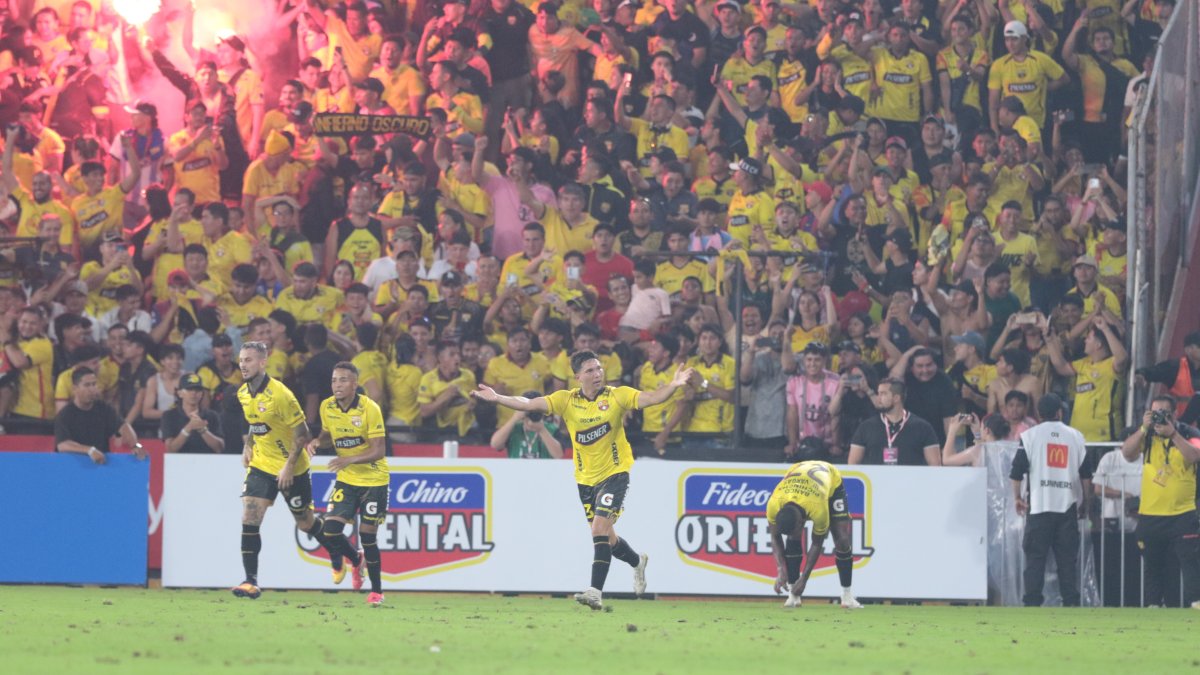 Barcelona SC recibe a Técnico Universitario en el Monumental.