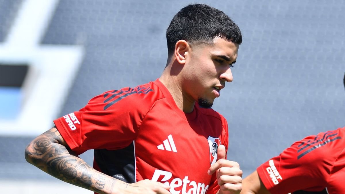 Kendry Páez, a horas del Supeclásico con River Plate en el fútbol argentino.