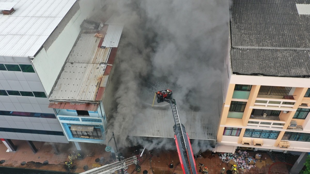 El edificio Multicomercio sufrió un grave incendio.