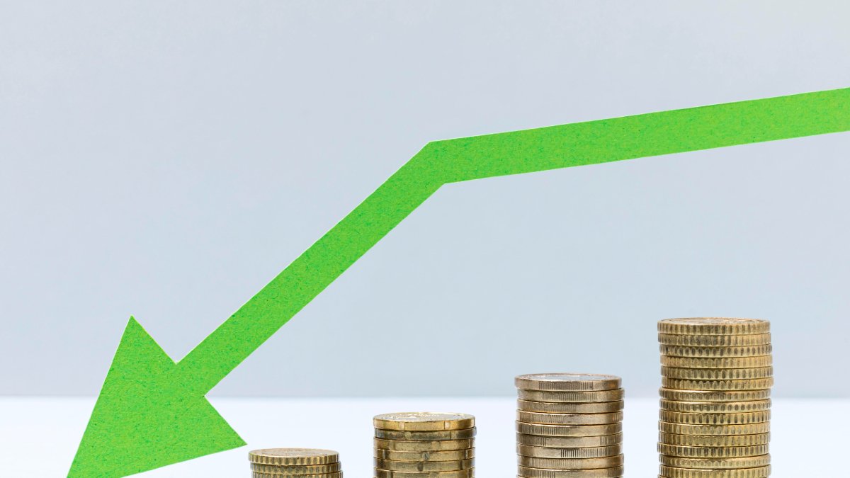 La caída del riesgo país impulsa liquidez, pero no garantiza inversión de largo plazo.