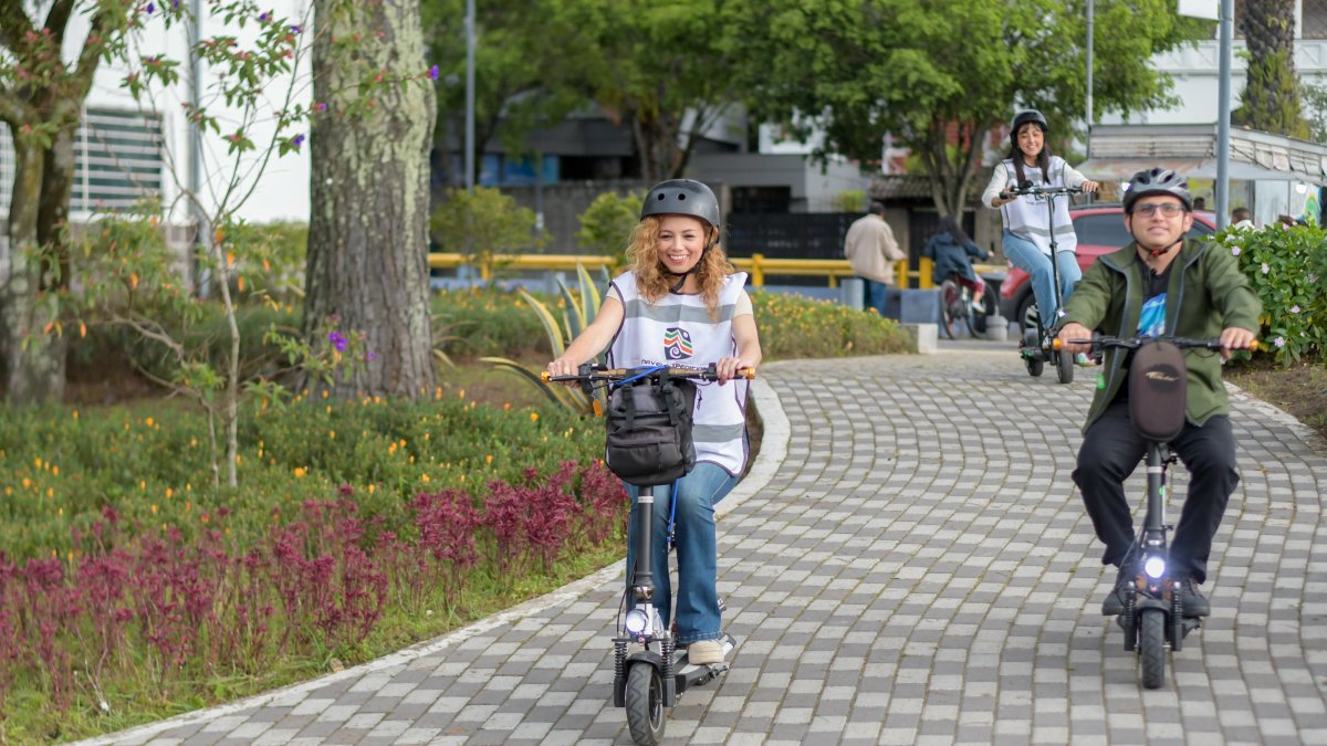 Paseo Express: Los recorridos en scooters eléctricos permiten descubrir Quito de una forma divertida, sostenible y llena de historia.