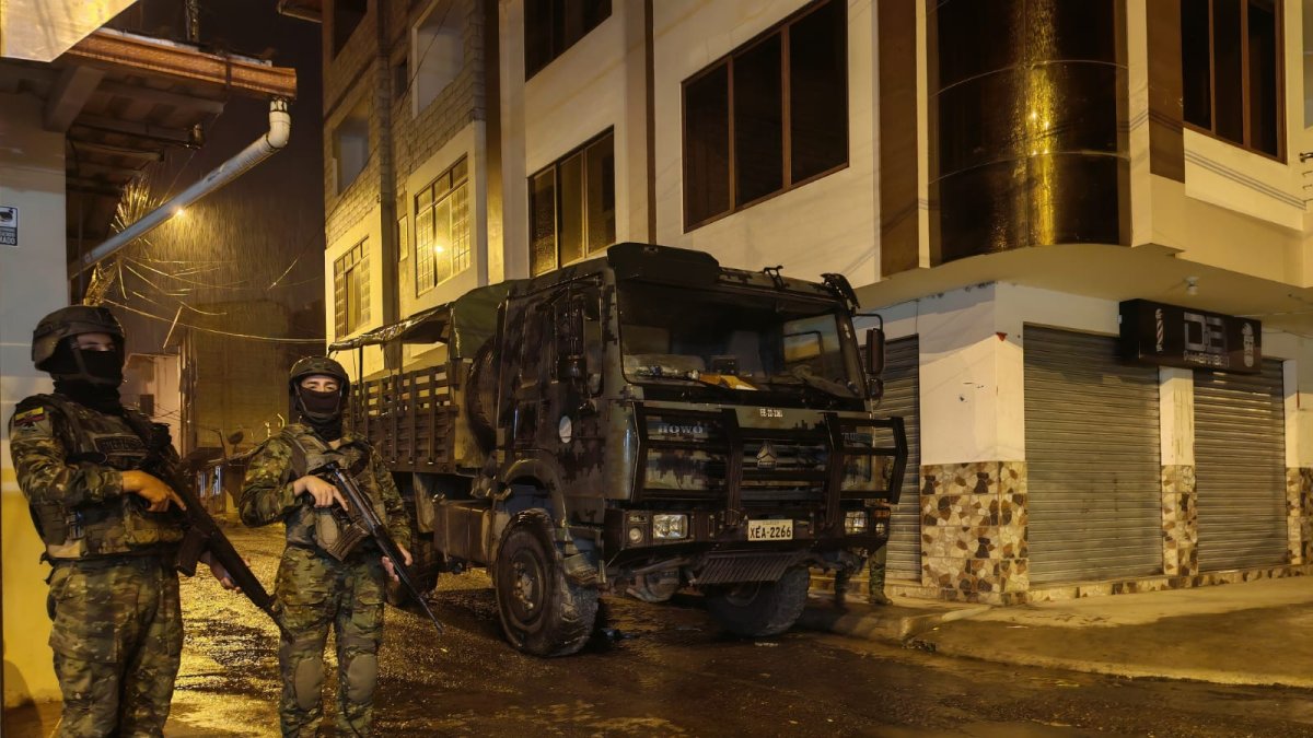 En medio de la vigencia del toque de queda en Ecuador, existen excepciones específicas para la movilidad.