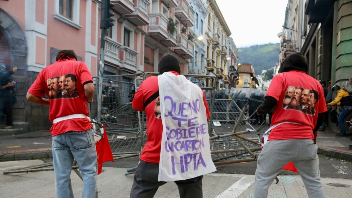 Durante la movilización del 13 de marzo en el Centro Histórico de Quito, una periodista de medio televisivo fue agredida mientras realizaba la cobertura de la protesta.