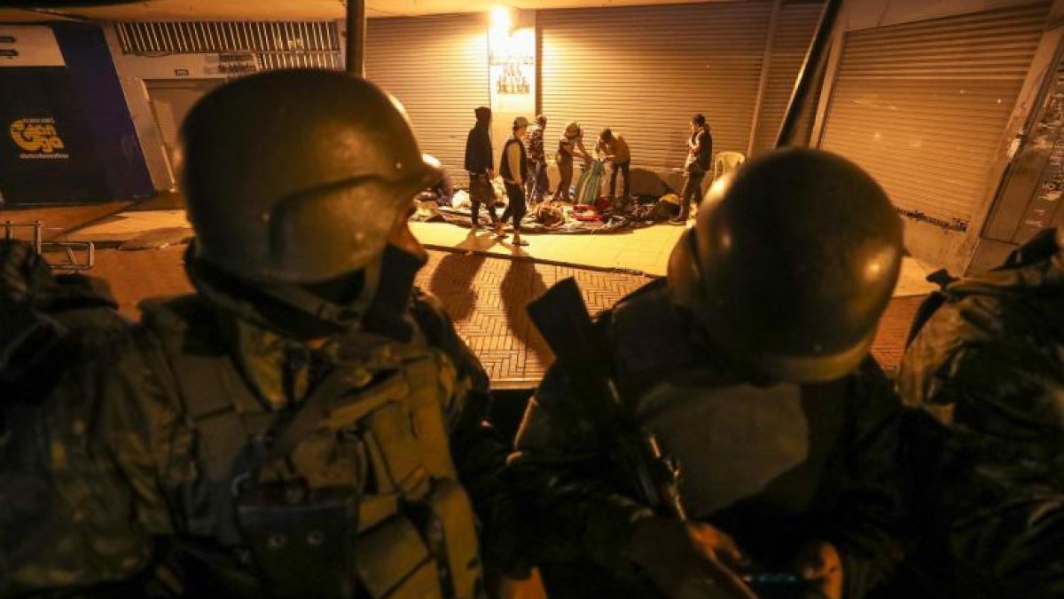 Los militares tomarán el control de las calles durante el toque de queda