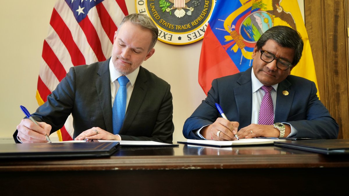 El acuerdo fue firmado por el Ministro de Producción, Comercio Exterior e Inversiones, Luis Alberto Jaramillo, y Jamieson Greer, representante de Comercio Exterior de los Estados Unidos.