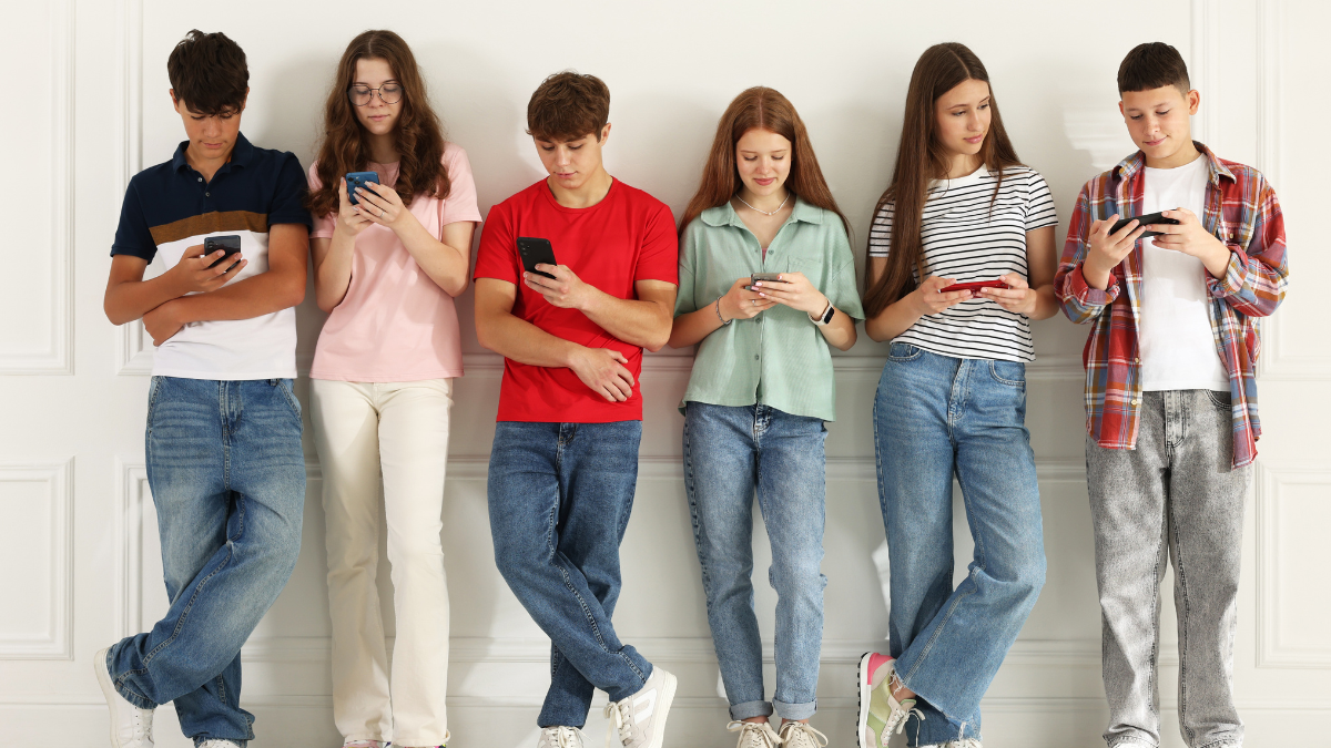 IMAGEN REFERENCIAL. Niñas, niños y adolescentes usan redes sociales desde edades tempranas, en medio del debate legislativo sobre su regulación en Ecuador.