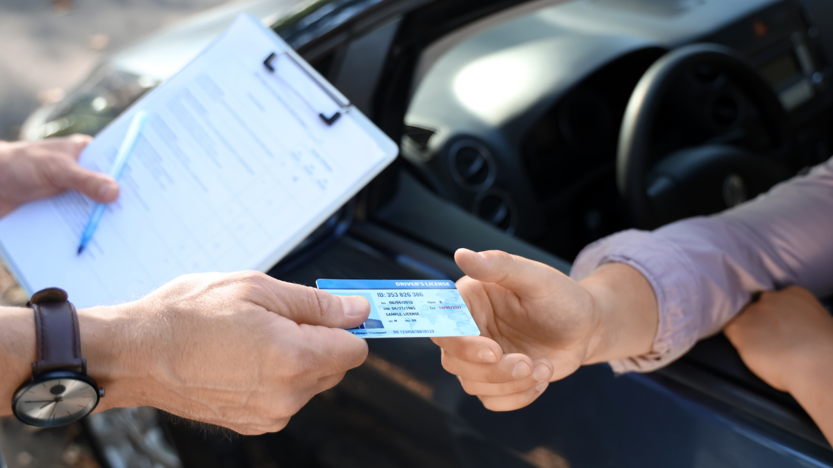 Referencial.Control de licencia en el que la ANT verifica multas, valores pendientes y puntos acumulados.