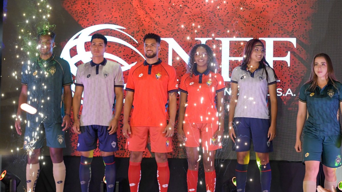 El club capitalino presentó el uniforme titular, de color rojo, y las indumentarias alternas que son gris y verde.