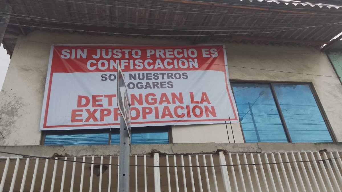 Los perjudicados, moradores de la avenida Cacique Tomalá, exigen que se detengan las expropiaciones.