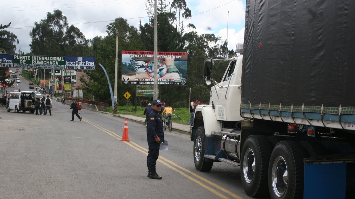 El paso de la mercadería de Ecuador a Colombia tiene restricciones.