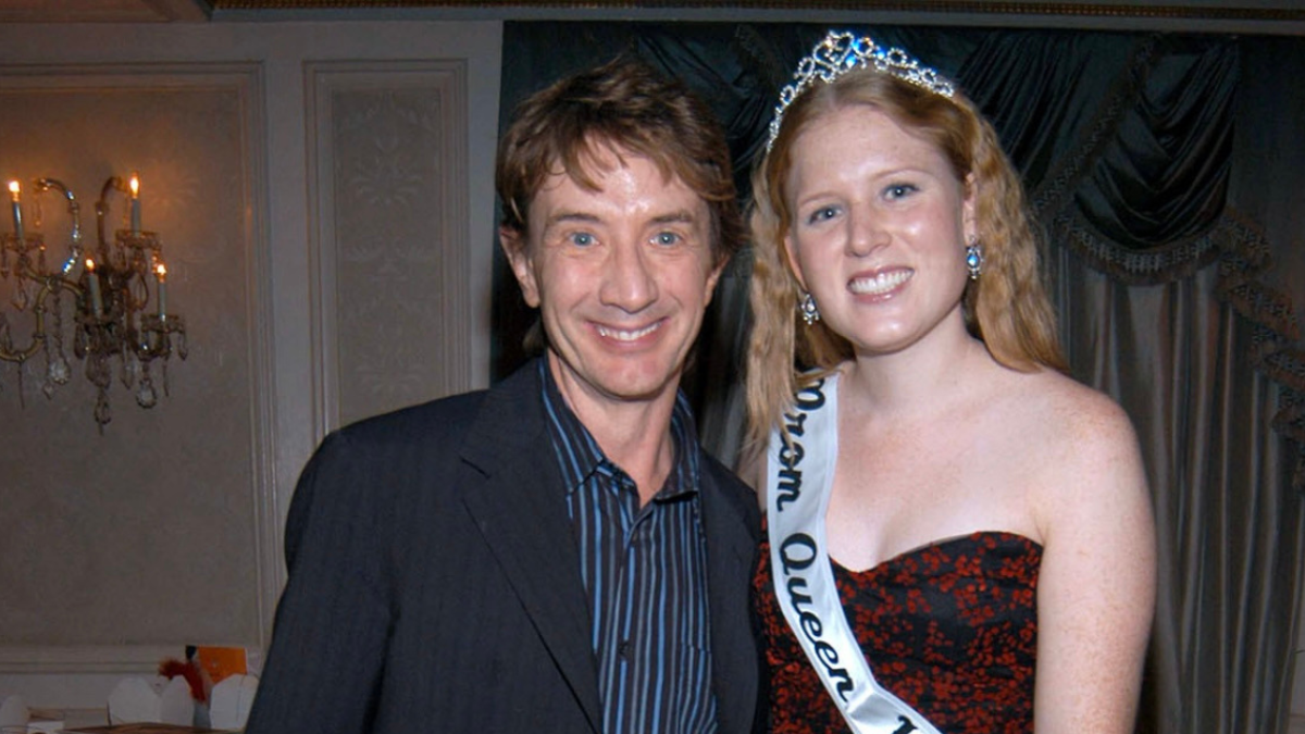 Martin Short acompañado de su hija Katherine en una fotografía de archivo durante un evento social.