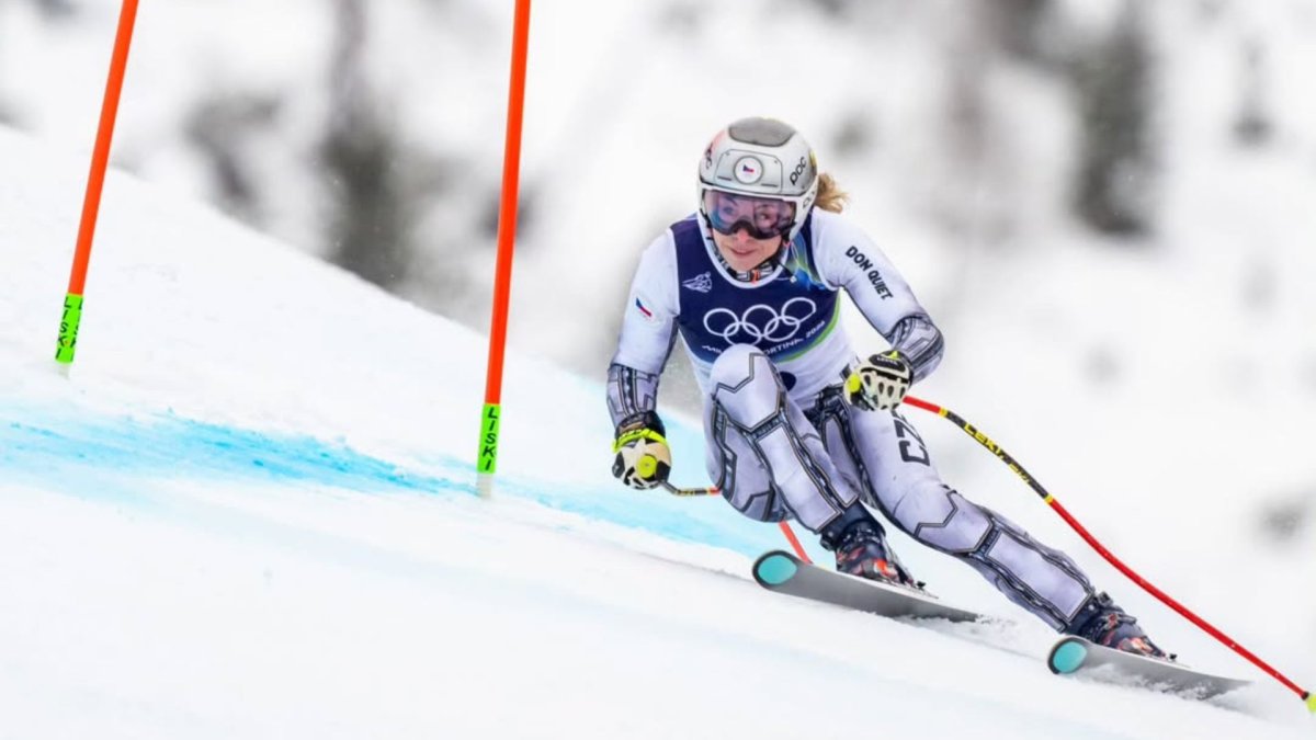 Ester Ledecká en su presentación de esquí