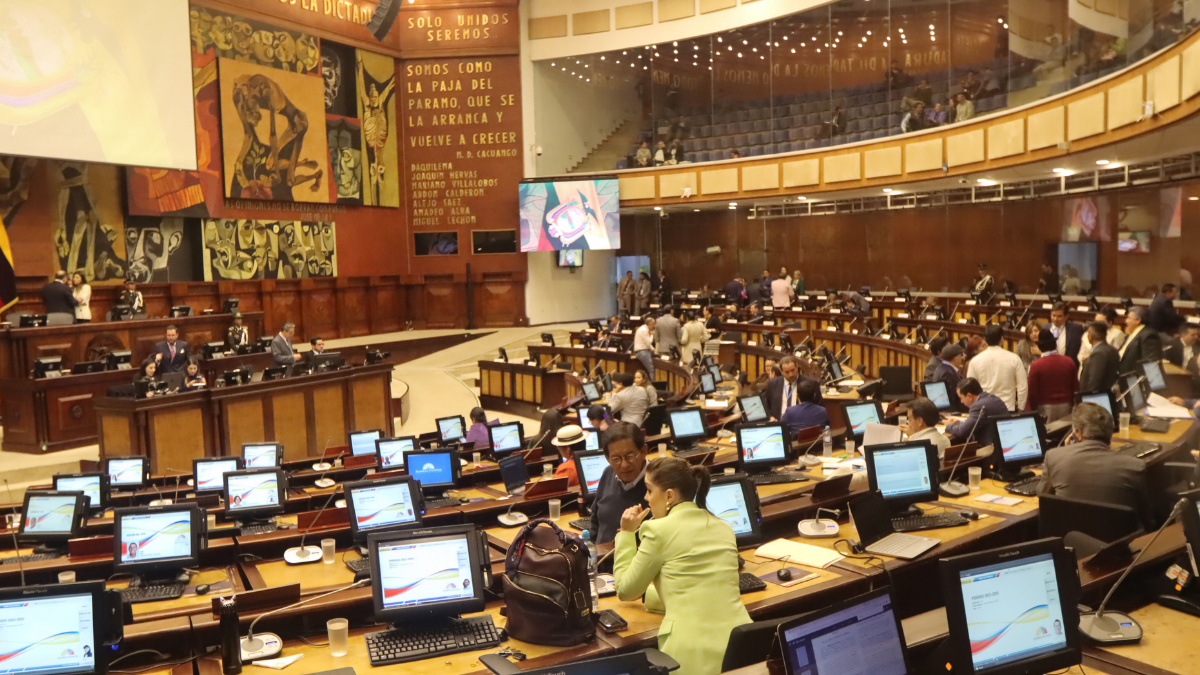 Sesión en la Asamblea Nacional durante el debate de un proyecto de ley que busca garantizar protección laboral para mujeres en etapa de menopausia. Imagen referencial.