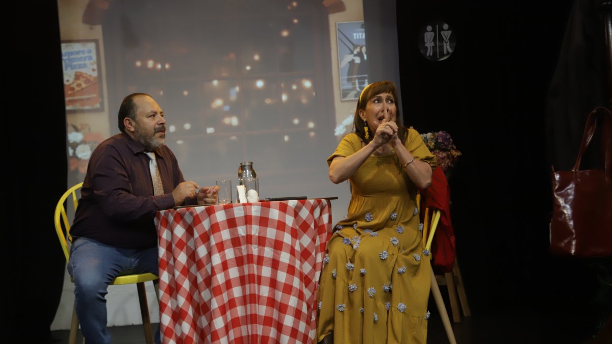 Giselle Jukka, dramaturga y directora del montaje señala que la obra nació en formato microteatro.