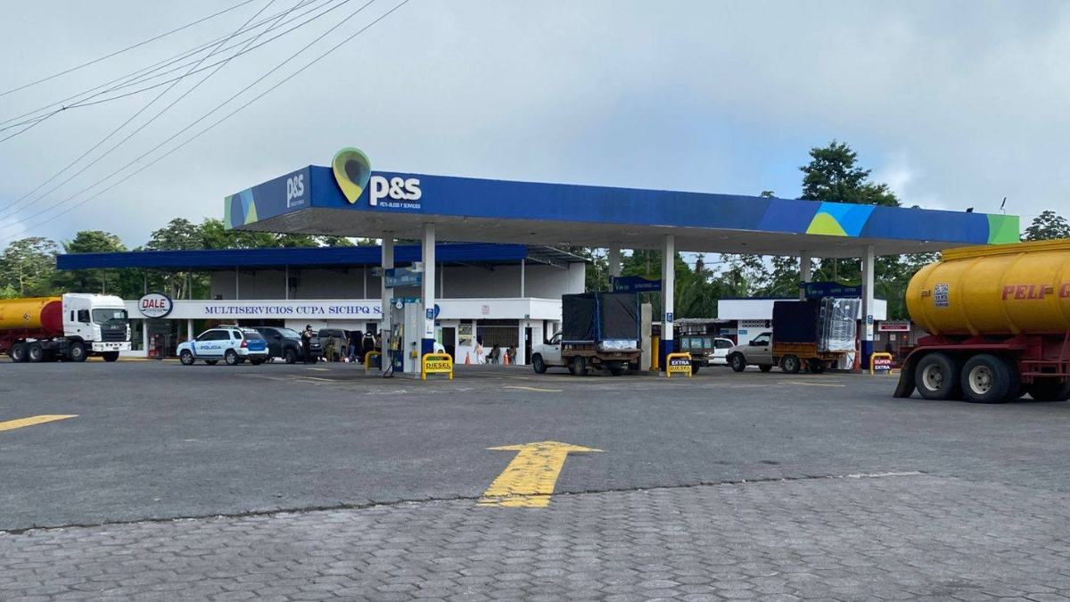 En Quinindé se incautaron 45.000 galones de gasolina durante un operativo contra el tráfico de combustible.