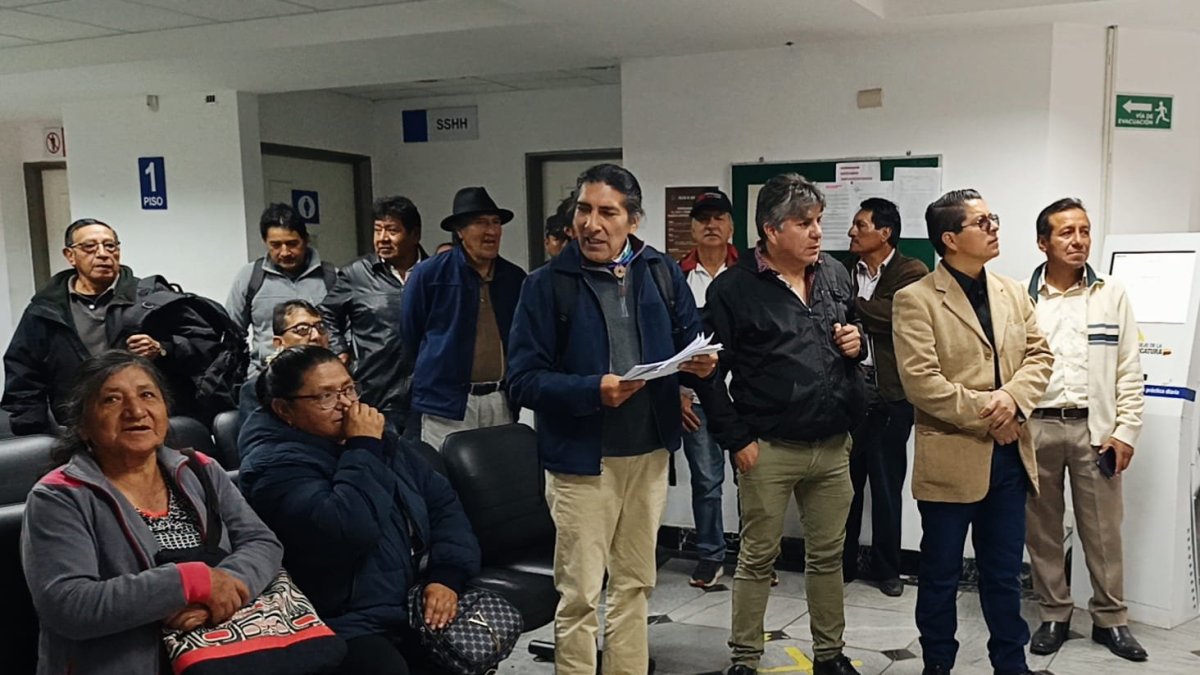 Yaku Pérez, de la Federación de Organizaciones Indígenas y Campesinas del Azuay, encabeza la acción de protección.