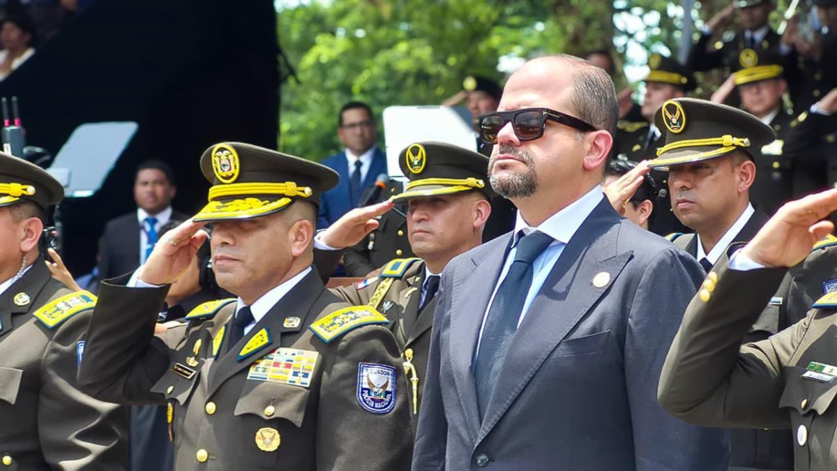 El ministro del Interior, John Reimberg, reconoció los cortes de energía eléctrica registrados en sectores bajo toque de queda.