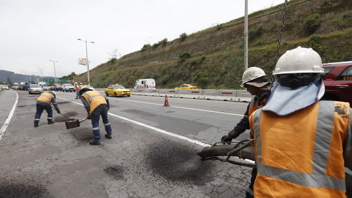 El tramo entre el kilómetro 5 y el 8 de la Ruta Viva presenta huecos y grietas visibles, lo que genera cuestionamientos sobre el estado y mantenimiento vial.