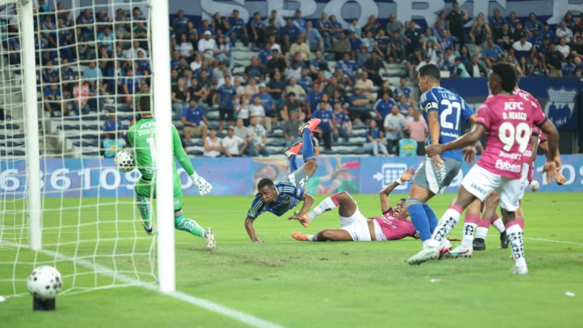 Romario Caicedo marcó el segundo tanto de Emelec.