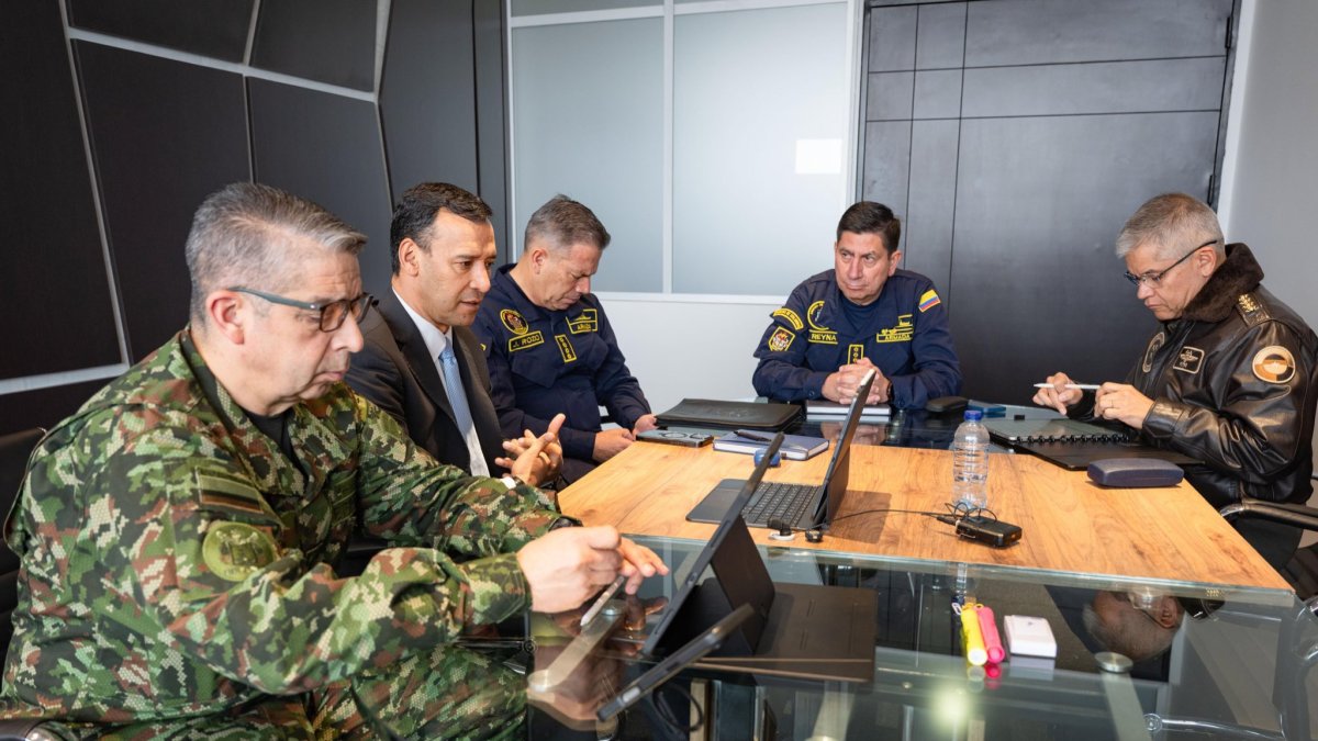 El ministro de Defensa de Colombia, en reunión virtual con su par ecuatoriano para bajar la tensión.