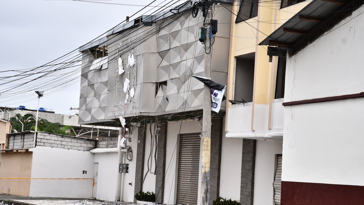La modalidad educativa permite estudiar con acompañamiento docente y trabajo independiente.