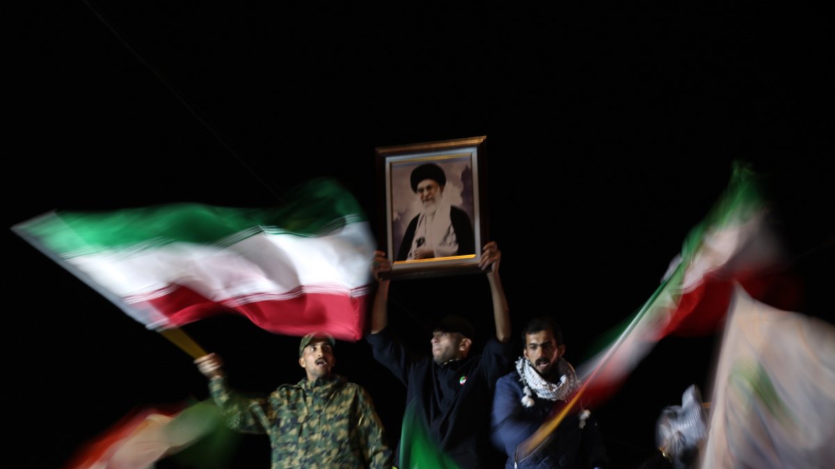 Protestas en paises islámicos a favor del ayatolá.