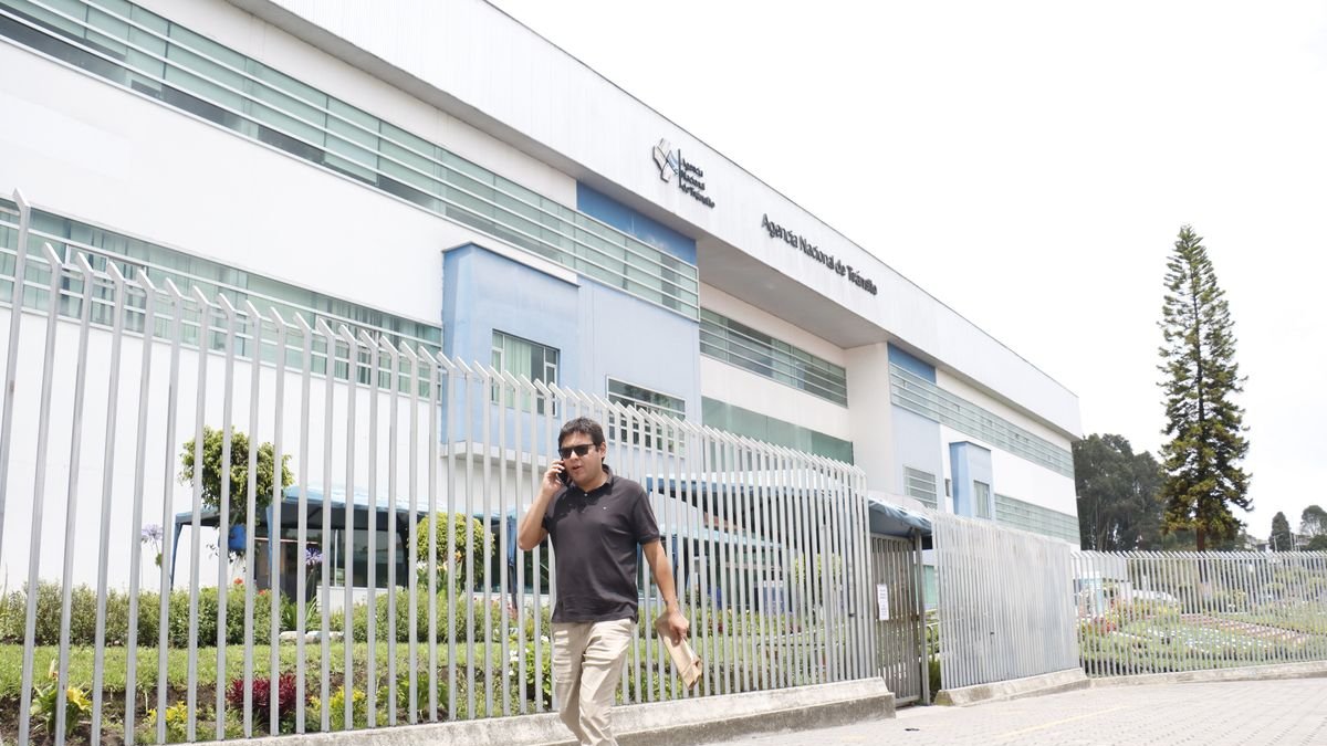 La ANT reanudó la atención de más de 150 trámites en Ecuador luego de semanas de suspensión.