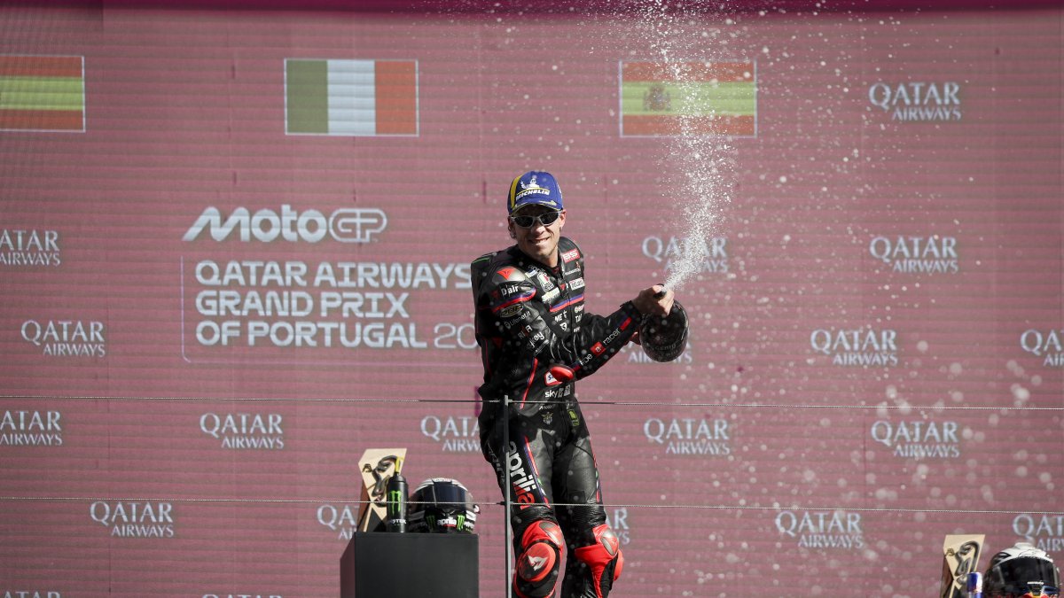 Marco Bezzecchi de Aprilia empieza bien el Mundial 2026.