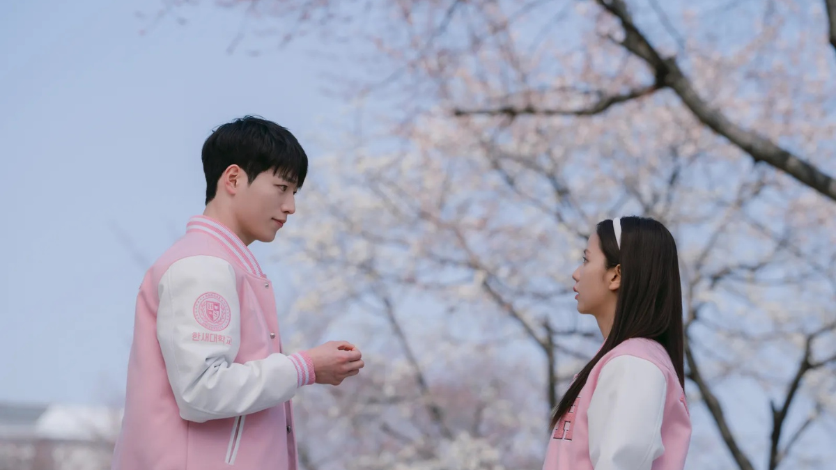 'Un novio por suscripción' plantea un dilema: ¿es Do-hyun una simple Inteligencia Artificial o hay un humano real detrás de esos ojos?