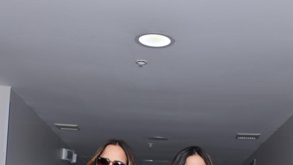 Teherán amaneció este domingo envuelta en una nube tóxica mezcla de lluvia y humo de los ataques contra cuatro instalaciones petroleras en la capital y zonas cercanas.