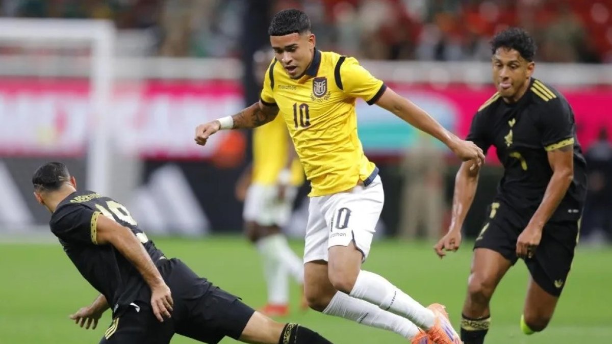 Kendry Paéz (c) es uno de los elegidos por Sebastián Beccacece para los partidos amistosos de Ecuador.