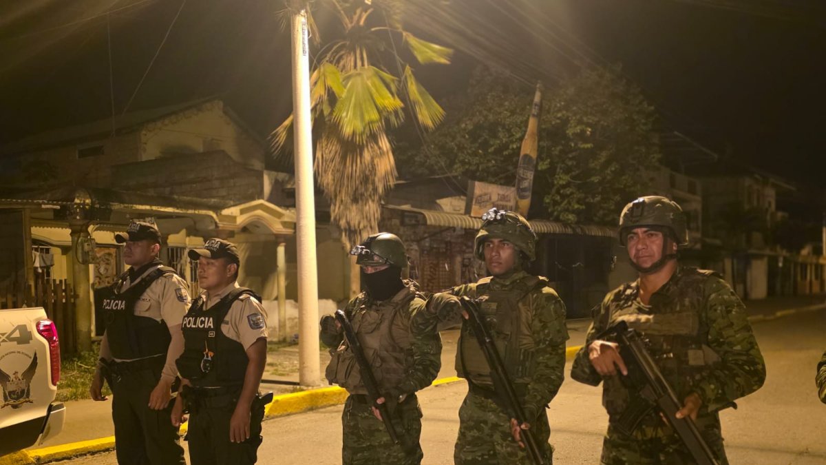 El ministro del Interior, John Reimberg, señaló que el Gobierno analiza la posibilidad de extender el toque de queda a otras provincias.