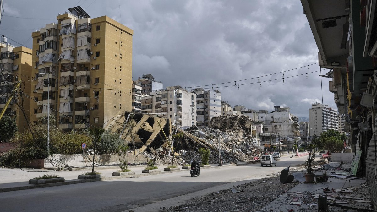 Resultado de los bombardeos israelíes en Dahye, los suburbios al sur de Beirut, donde los ataques han continuado de forma diaria desde el inicio de la ofensiva israelí.