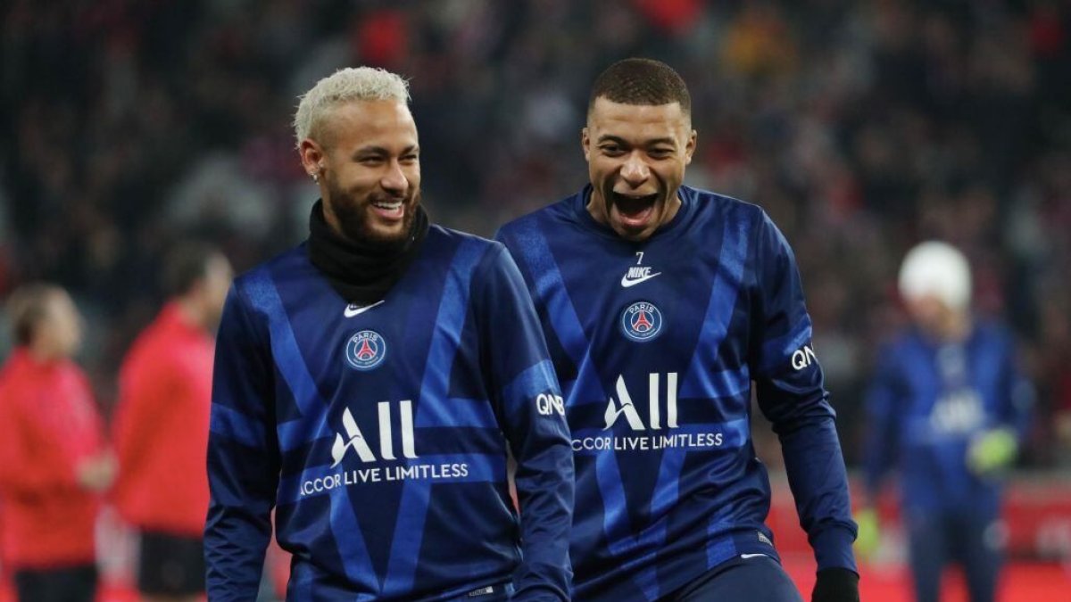 Neymar (i) y Mbappé compartieron en París Saint-Germain.