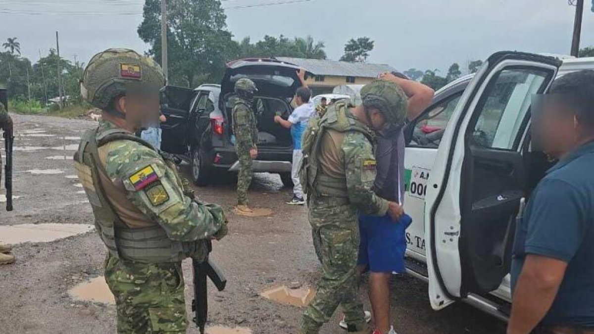 Los militares han tomado el control de la seguridad del país.