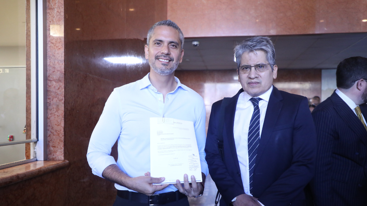 Imagen de archivo de Raúl Chávez, mientras la Asamblea confirma que el legislador pidió permiso para ausentarse por motivos de salud.