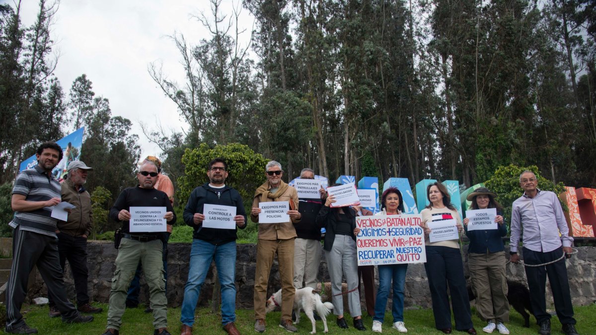 Habitantes de El Batán Alto alzan carteles pidiendo seguridad, patrullajes continuos y respuesta efectiva de autoridades.