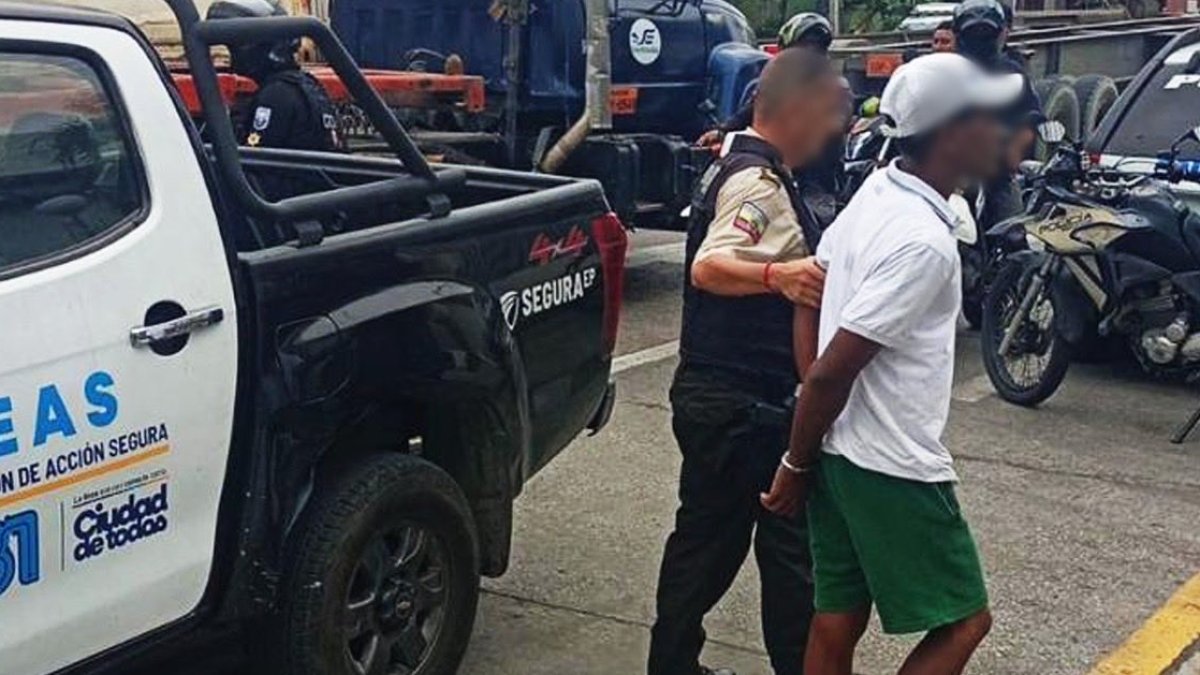 Un sujeto acusado de asaltar a conductores en la vía Perimetral fue detenido.